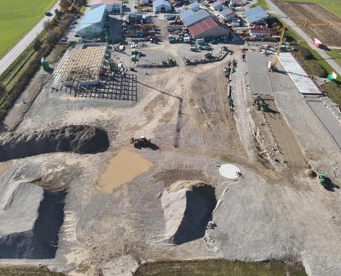 Drohnenaufnahme des Gesamtgeländes der HÖBEL Erweiterung im Gewerpark-Fürgen in Immenhofen